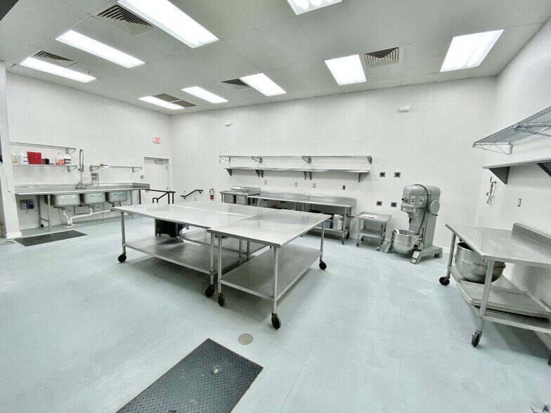 More Photos Of 1100-1146 Taft St, Rockville Warehouse For Lease