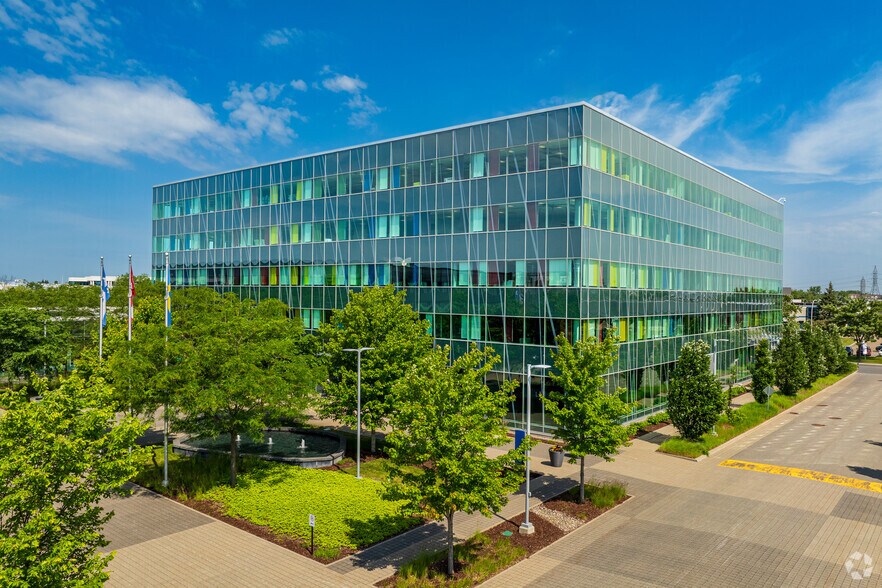 More Photos Of 8275 Rte Transcanadienne, Saint-Laurent Unknown For Lease