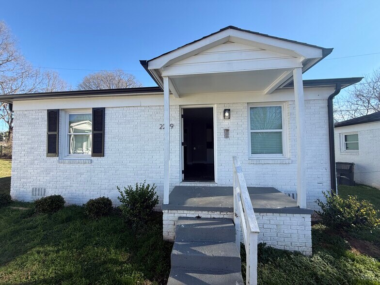 More Photos Of 2225 Alma Ct, Charlotte Multifamily For Sale