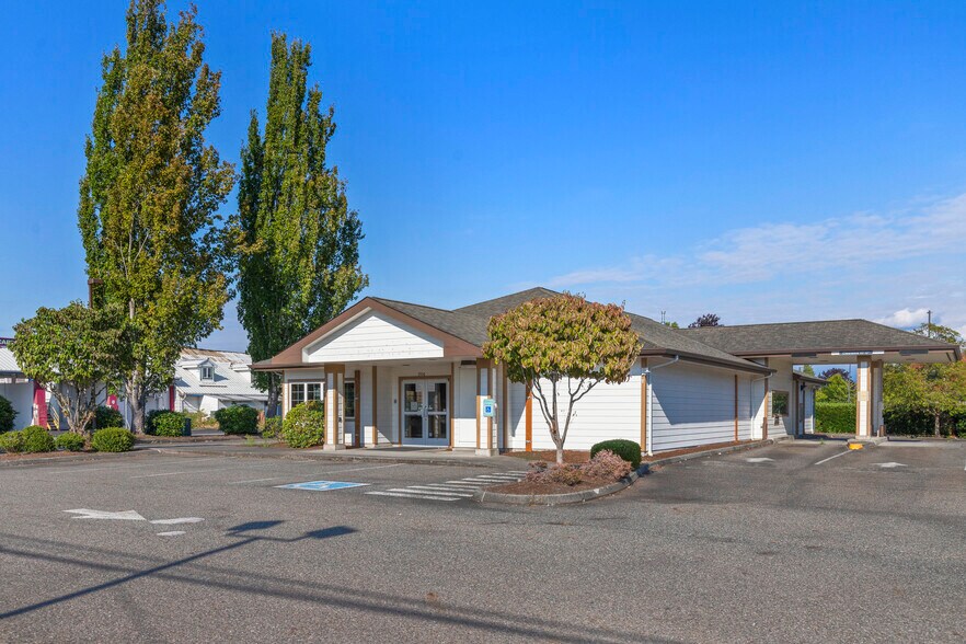 More Photos Of 3506 168th St NE, Arlington Bank For Sale