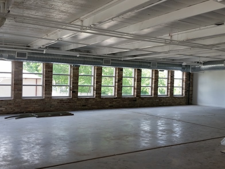More Photos Of 916 Bryan Ave, Fort Worth Loft Creative Space For Lease