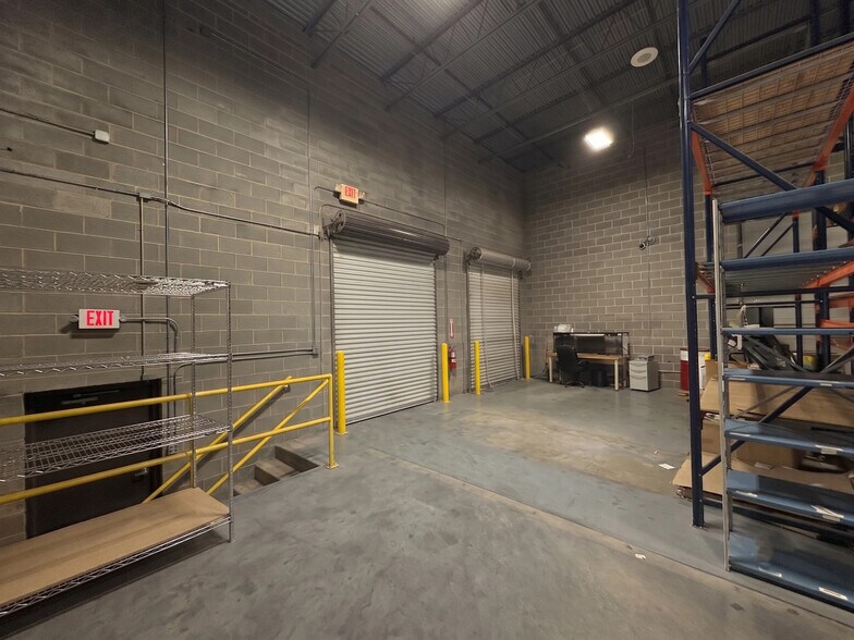 More Photos Of 6665 Corners Industrial Ct, Peachtree Corners Warehouse For Lease