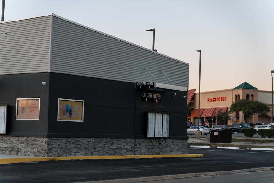 More Photos Of 9139 Grissom Rd, San Antonio General Retail For Lease