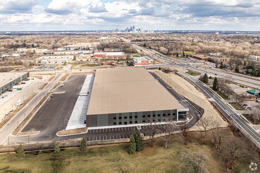 More Photos Of 651 Douglas Dr N, Golden Valley Warehouse For Lease