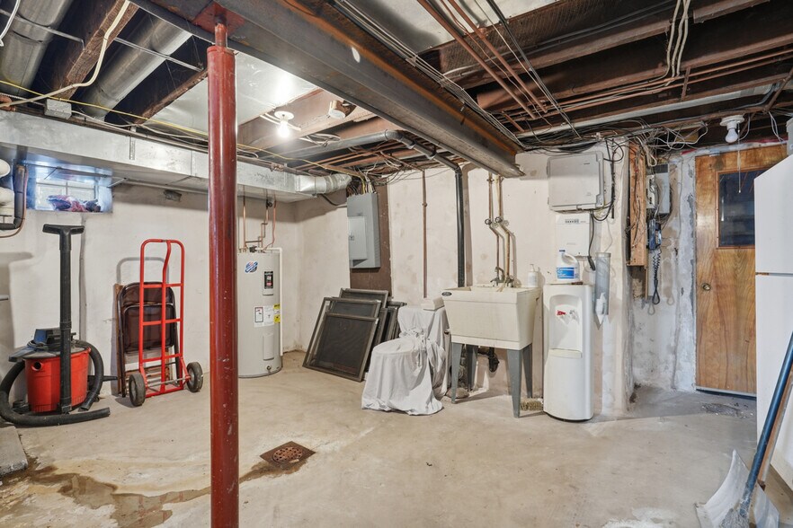 More Photos Of 8306 Ohio River Blvd, Pittsburgh Office For Sale