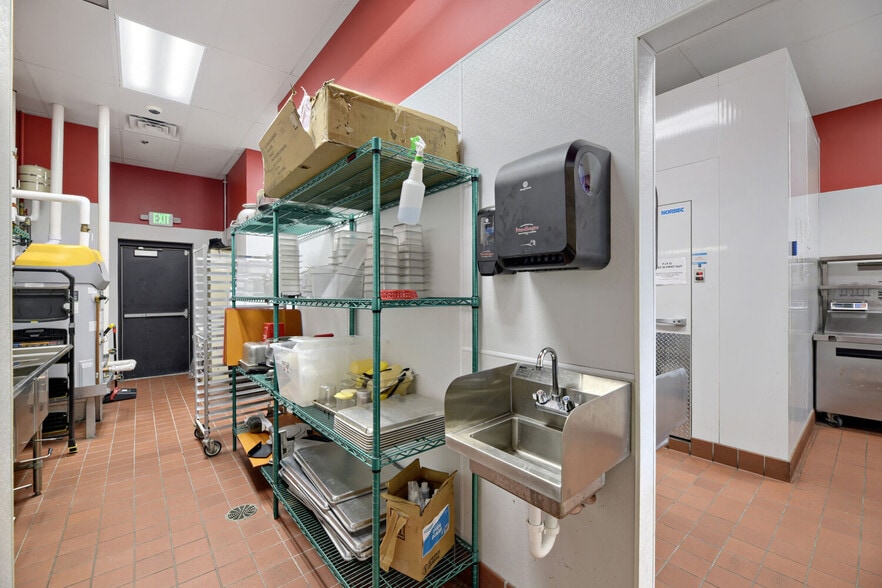More Photos Of 6200 Leetsdale Dr, Denver Storefront For Lease
