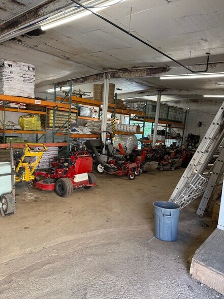 More Photos Of 155 Emig Rd, Emigsville Warehouse For Lease