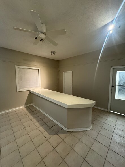 More Photos Of 7727 Blanding Blvd, Jacksonville Auto Repair For Sale