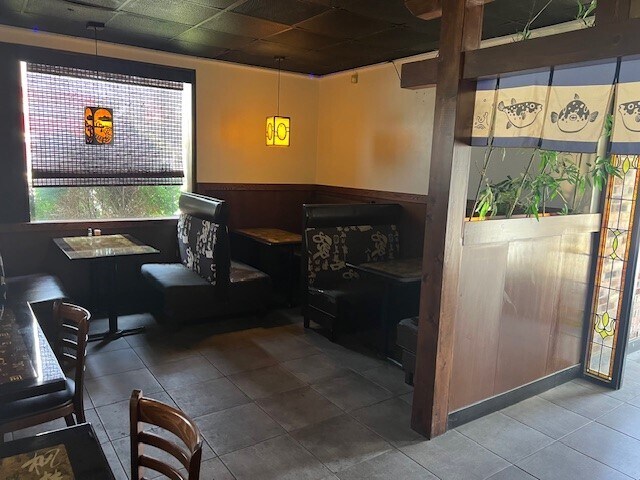 More Photos Of 1975 W Broadway Blvd, Sedalia Restaurant For Sale