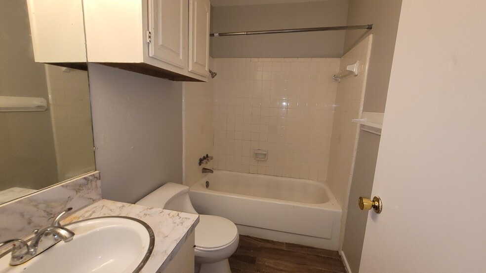 More Photos Of 521 Southtrail Dr, San Antonio Multifamily For Sale