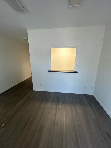 More Photos Of 435 Nissan Dr, Smyrna Office For Lease