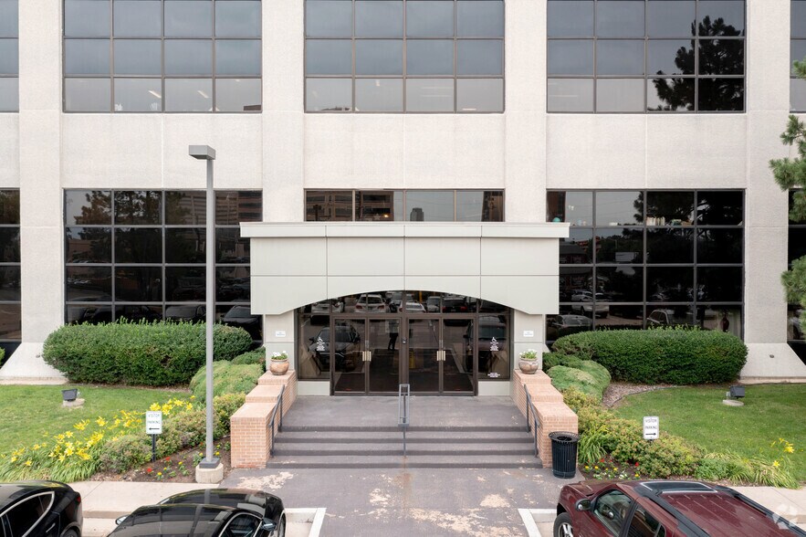 More Photos Of 425 S Cherry St, Glendale Office For Lease