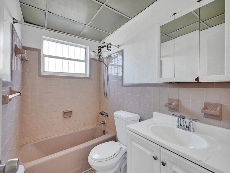 More Photos Of 720 W 16th, Hialeah Apartments For Sale