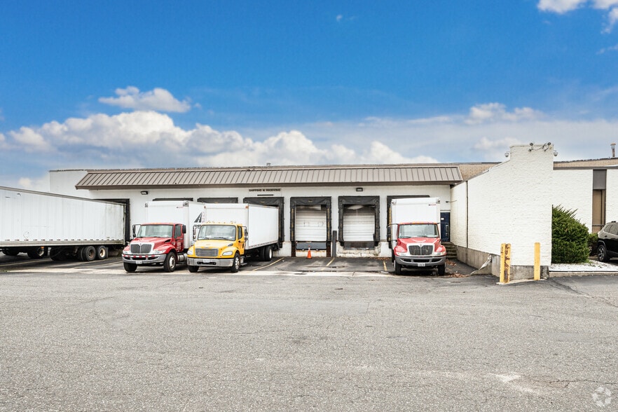 More Photos Of 55 Engineers Ln, Farmingdale Manufacturing For Lease