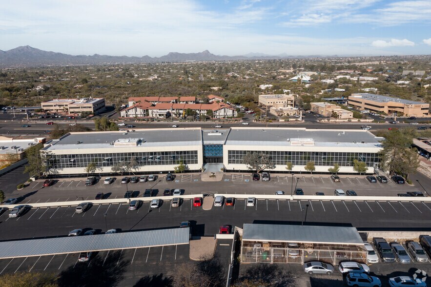 More Photos Of 7400 N Oracle Rd, Tucson Office For Sale