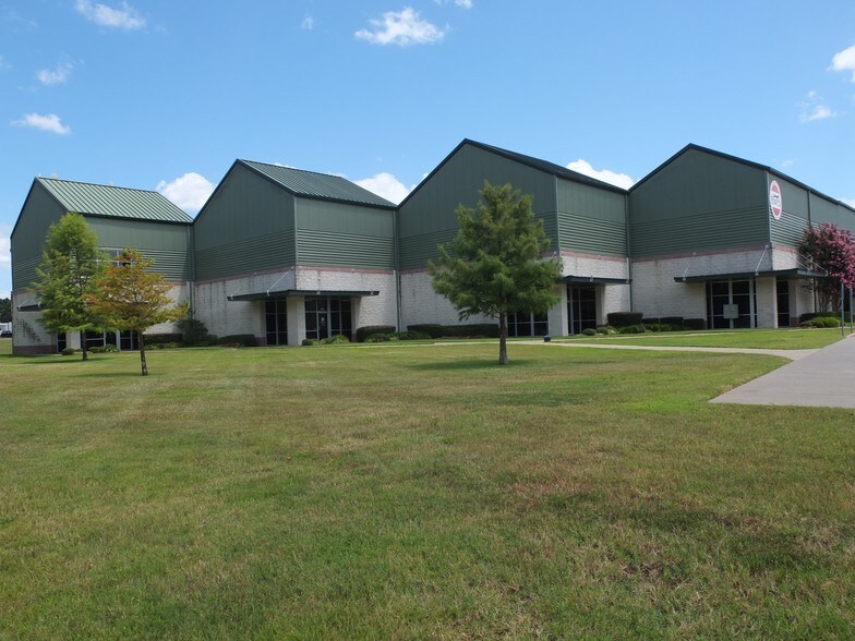 More Photos Of 1001 Synergy Blvd, Kilgore Distribution For Sale