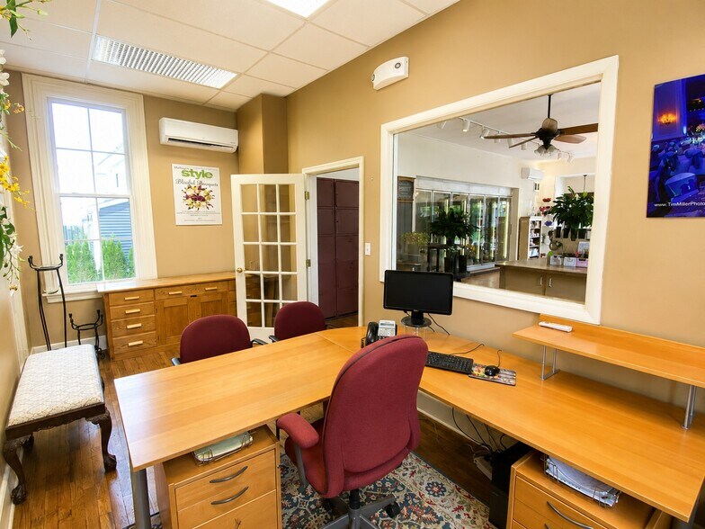 More Photos Of 202 Main St, Hellertown General Retail For Lease