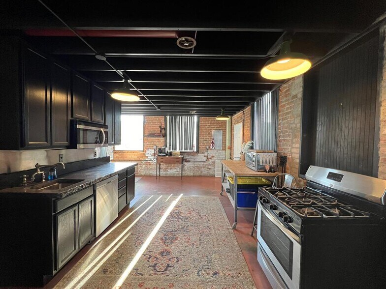 More Photos Of 700 Keogh Ct, Great Falls Light Distribution For Sale