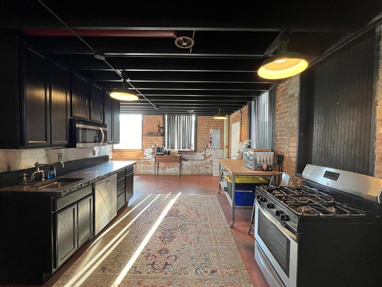 More Photos Of 700 Keogh Ct, Great Falls Light Distribution For Lease