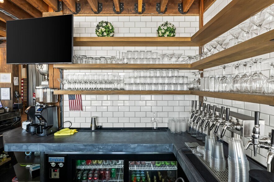 More Photos Of 114 E Main St, Manhattan Storefront Retail Office For Sale