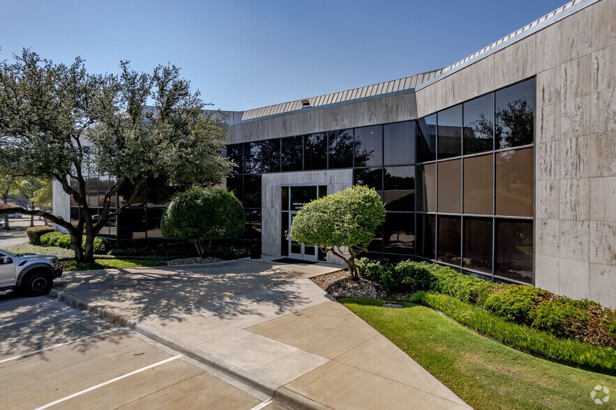 More Photos Of 16800 N Dallas Pky, Dallas Medical For Sale