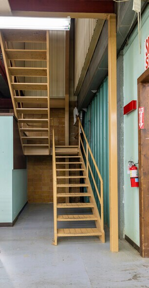 More Photos Of 4400 24th Ave W, Seattle Manufacturing For Sale