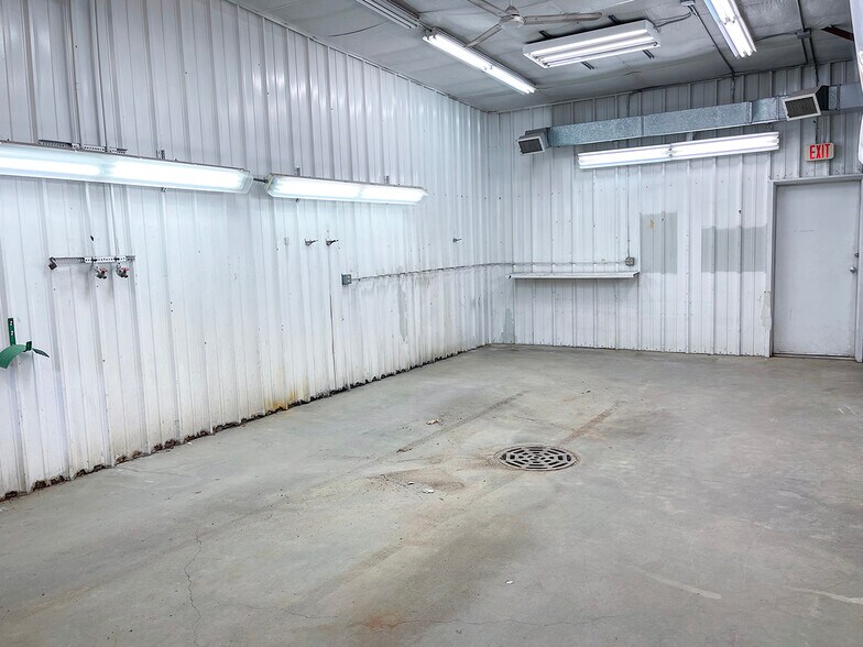 More Photos Of 459 Southgate Dr, Tomahawk Industrial For Sale