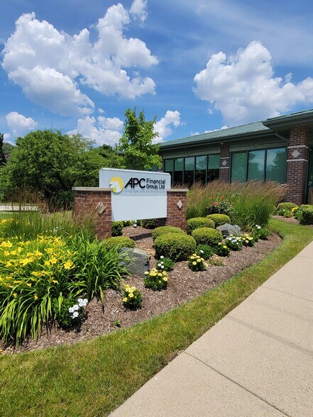 More Photos Of 1150 W Northwest Hwy, Mount Prospect Office For Sale