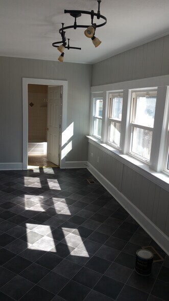 More Photos Of 579 West St, Pittsboro Office For Lease