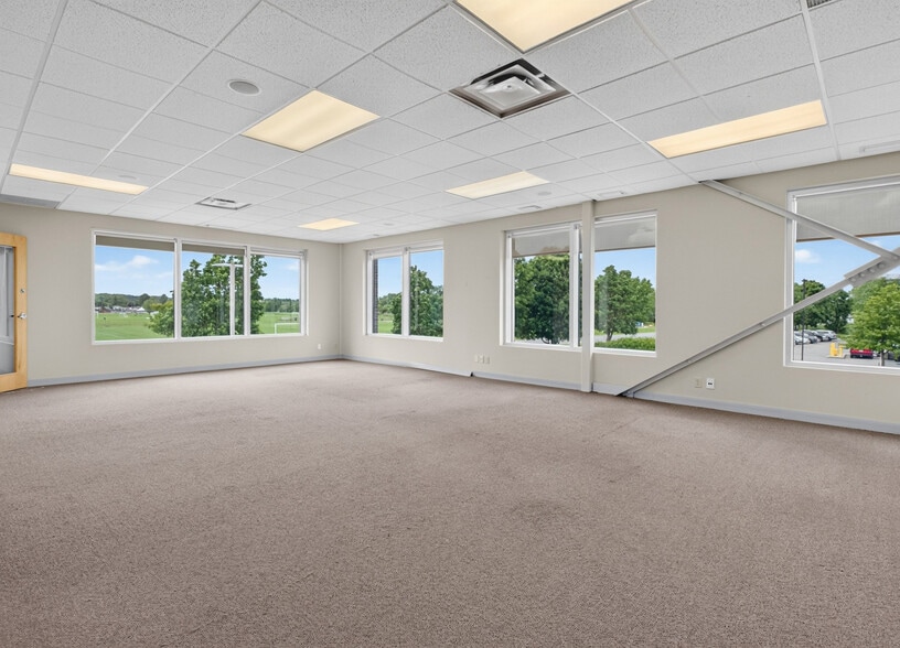 More Photos Of 5500 Canotek Rd, Ottawa Flex For Sale