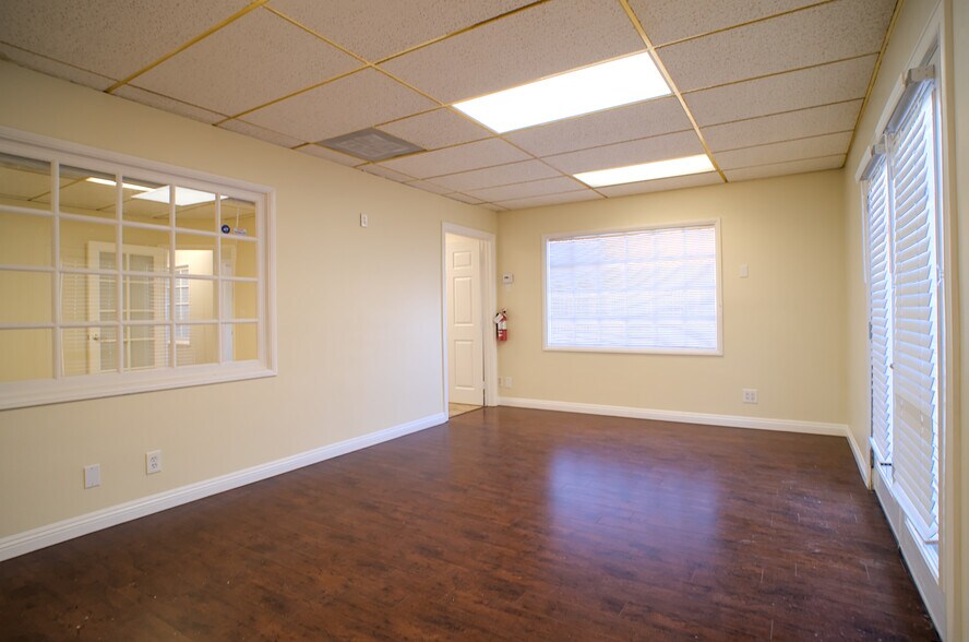 More Photos Of 300 N Tustin Ave, Santa Ana Office For Lease
