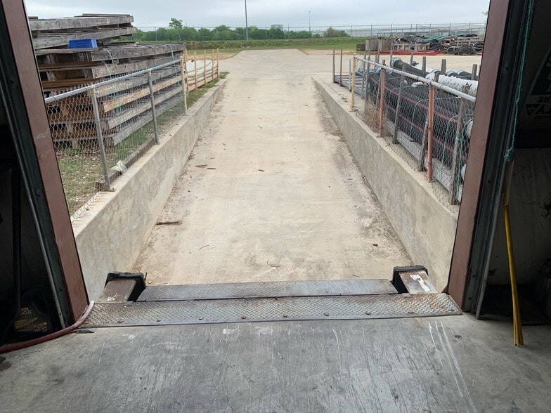More Photos Of 19940 I-37, Elmendorf Warehouse For Lease