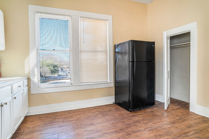 More Photos Of 1110 W Ashby Pl, San Antonio Apartments For Sale