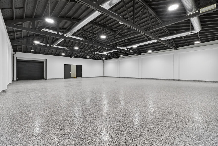 More Photos Of 703 S Main St, Burbank Showroom For Sale