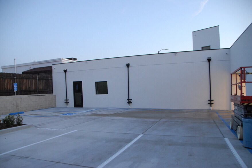 More Photos Of 2865 Foothill Blvd, La Crescenta Storefront Retail Office For Lease
