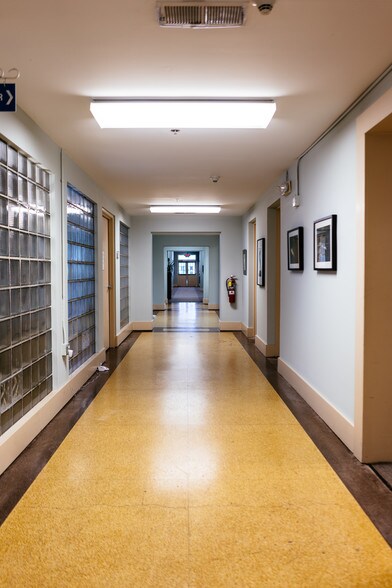 More Photos Of 321 W Hill St, Decatur Office For Lease
