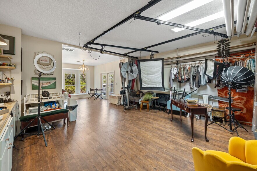 More Photos Of 17222 Classen Rd, San Antonio Loft Creative Space For Sale