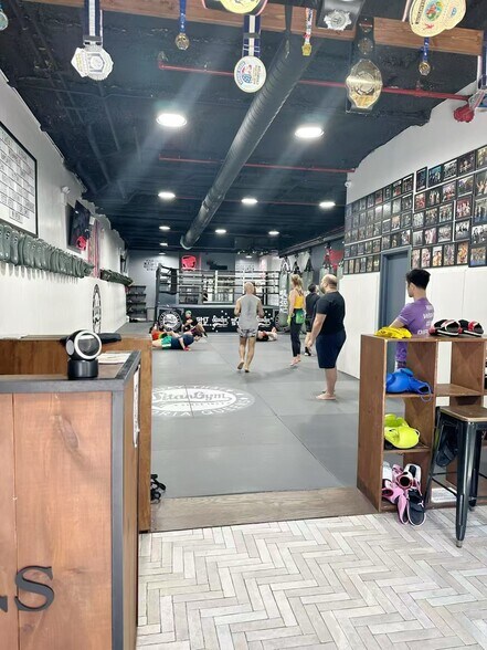 More Photos Of 2534 Steinway St, Long Island City Multifamily For Sale