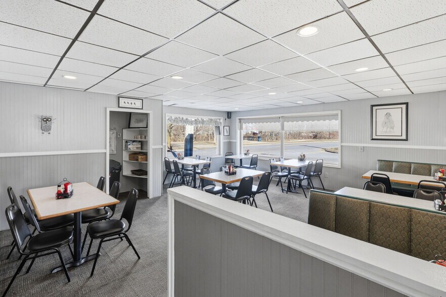 More Photos Of 228 N Jefferson St, Hastings Restaurant For Sale