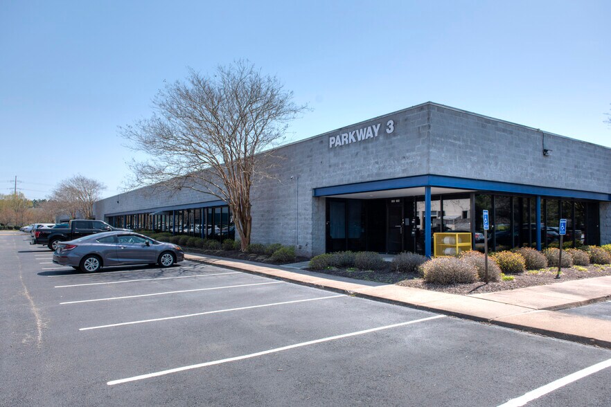 More Photos Of 2697 International Pky, Virginia Beach Showroom For Lease