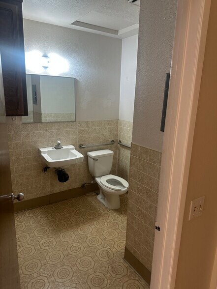 More Photos Of 20786 Bear Valley Rd, Apple Valley Office For Lease