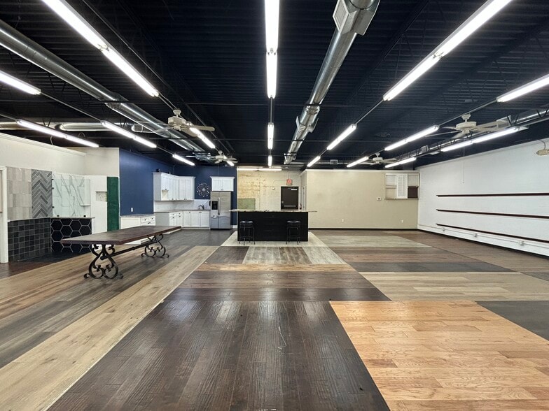 More Photos Of 1109 Dallas Dr, Denton General Retail For Lease