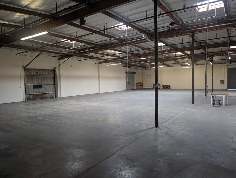 More Photos Of 1365-1367 E 16th St, Los Angeles Warehouse For Sale