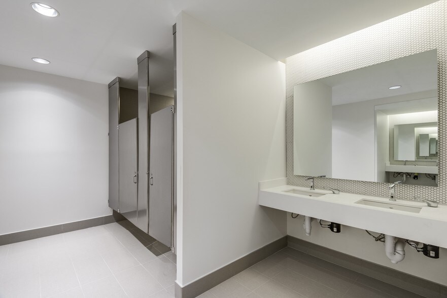 More Photos Of 3625 N Hall St, Dallas Office For Lease