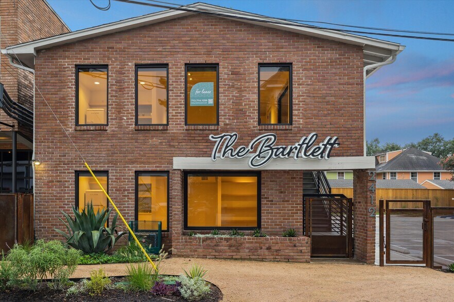 More Photos Of 2412 Bartlett St, Houston Loft Creative Space For Lease