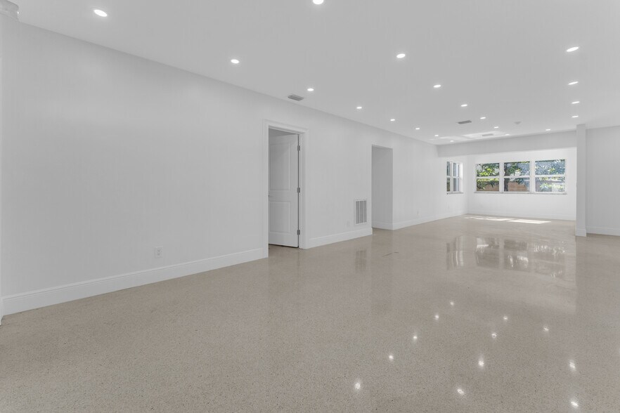 More Photos Of 5820 Sheridan St, Hollywood Office For Lease