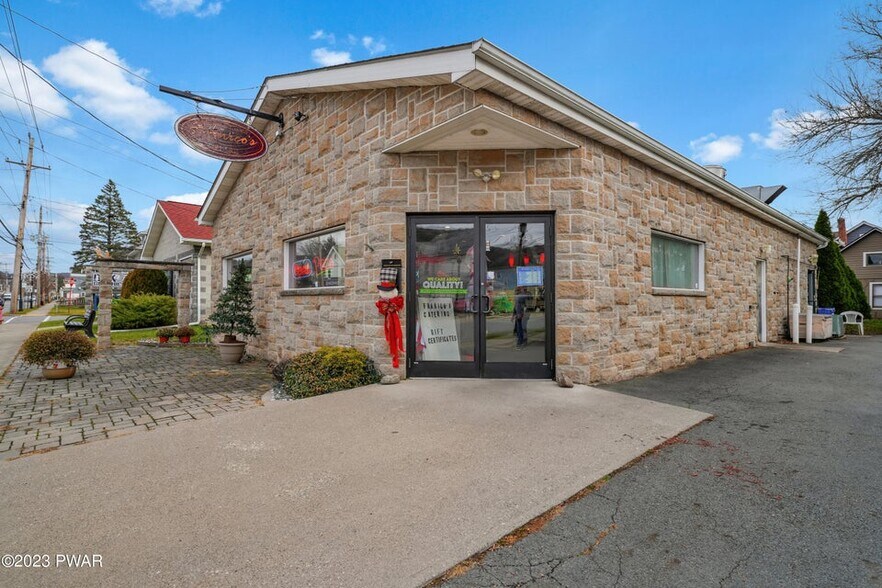 More Photos Of 302 Pennsylvania Ave, Matamoras Restaurant For Sale
