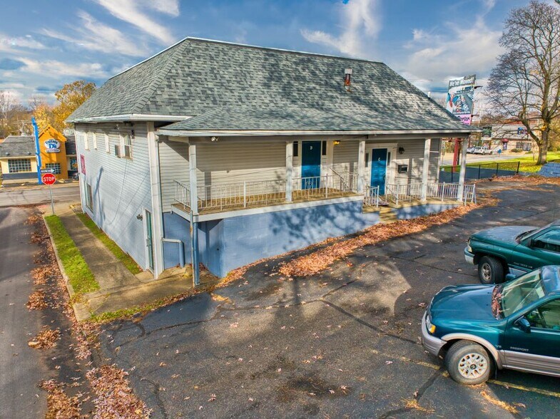 More Photos Of 1100 Murdoch Ave, Parkersburg Storefront Retail Residential For Sale