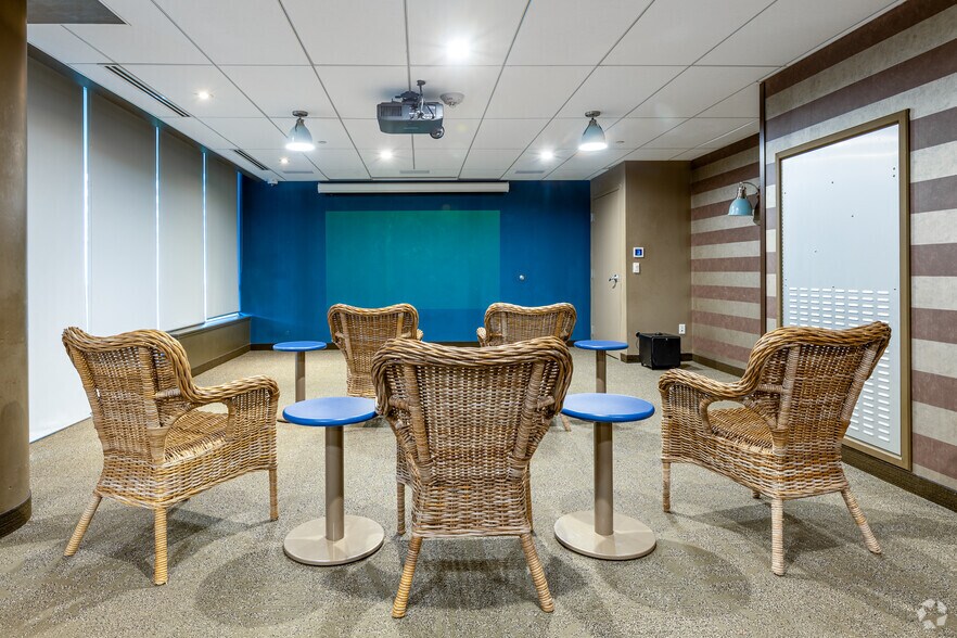 More Photos Of 614 Church St, Toronto Apartments For Lease