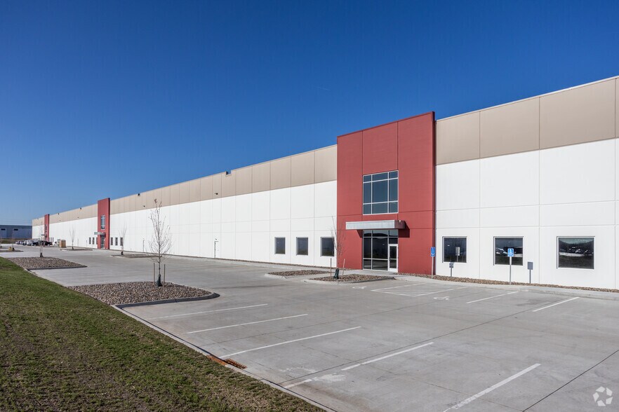 More Photos Of 6150 SE Rio Cir, Ankeny Warehouse For Lease